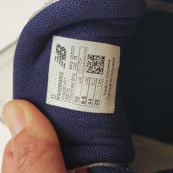 NEW BALANCE Sneakers. Comfort Insert. Size 10. COLOR White and Blue. - Picture 8 of 17